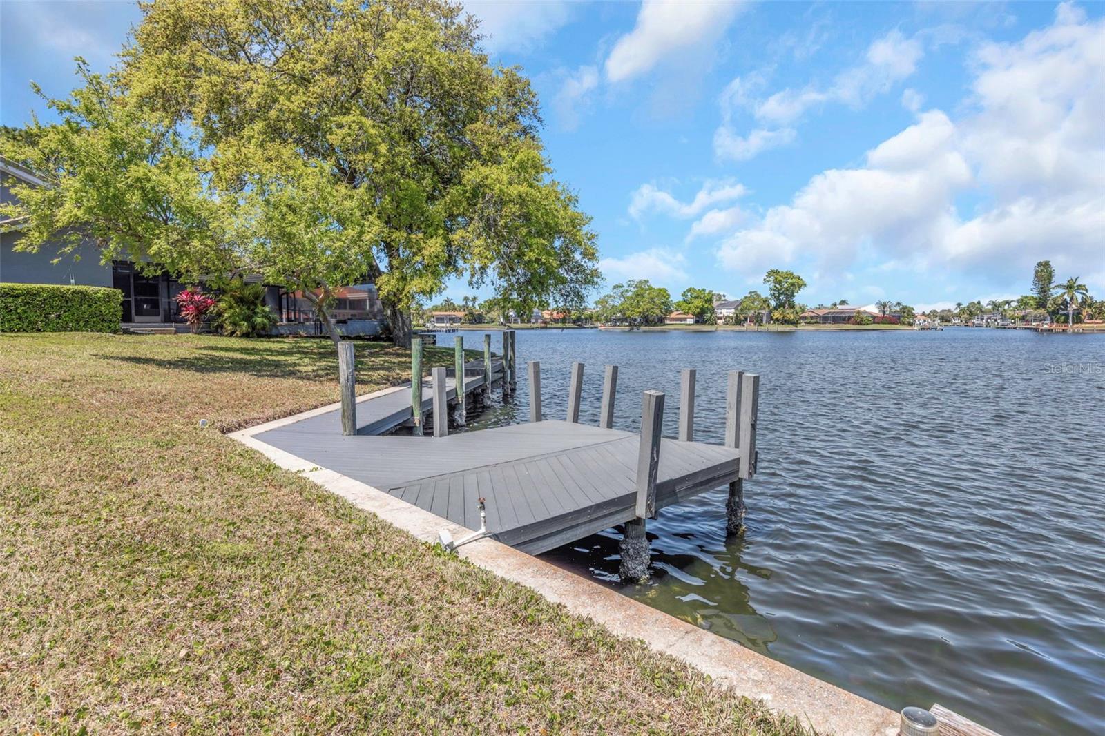 Listing photo id 33 for 9821 Bay Island Drive