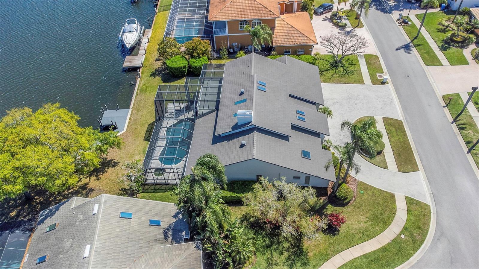 Listing photo id 35 for 9821 Bay Island Drive