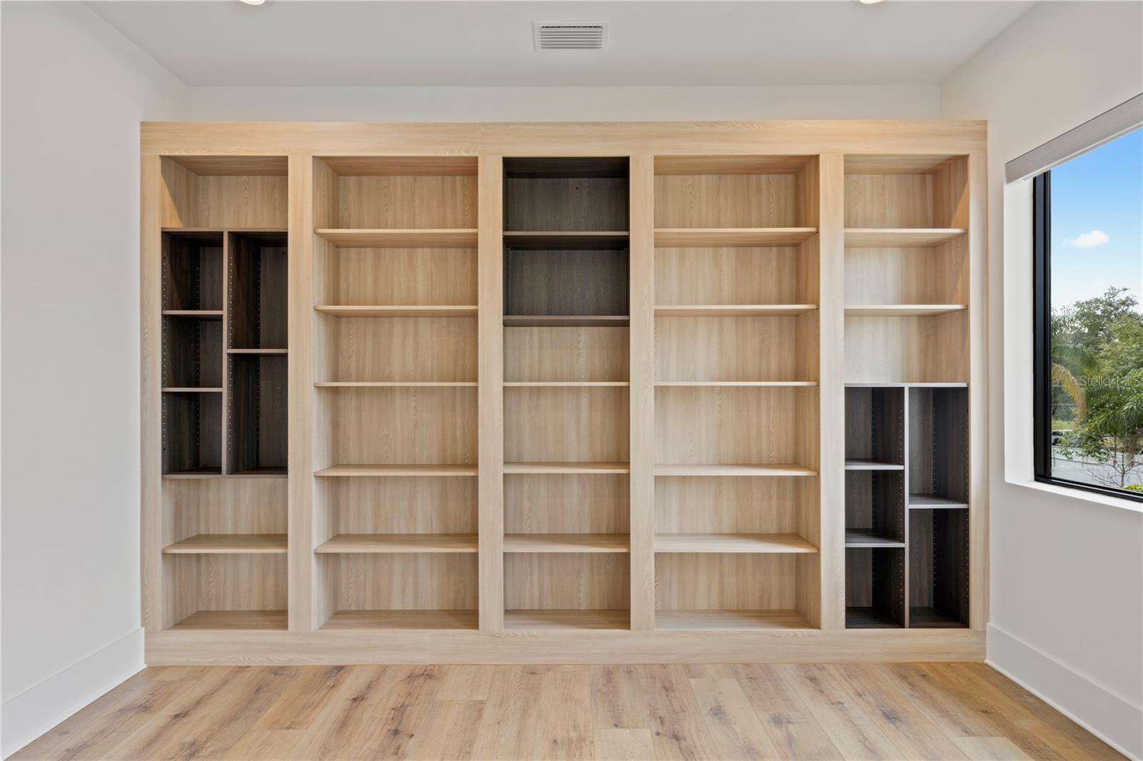 Listing photo id 21 for 7821 3rd Avenue S