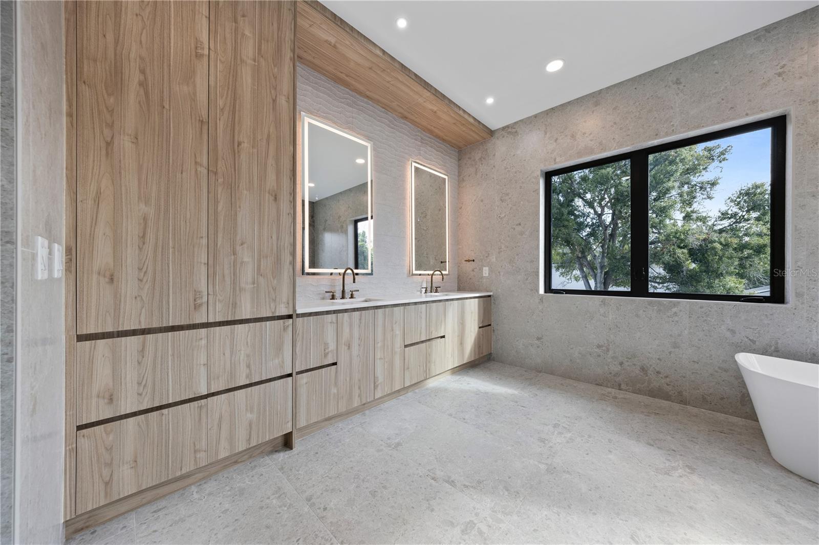 Listing photo id 24 for 7821 3rd Avenue S