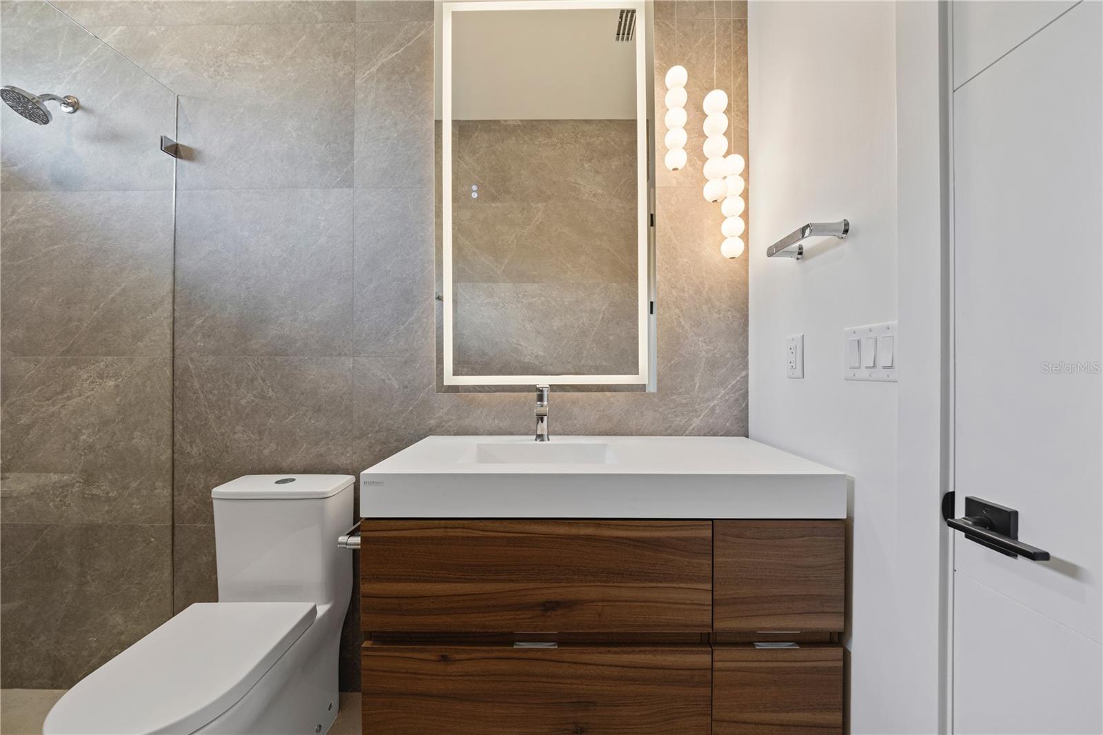 Listing photo id 34 for 7821 3rd Avenue S