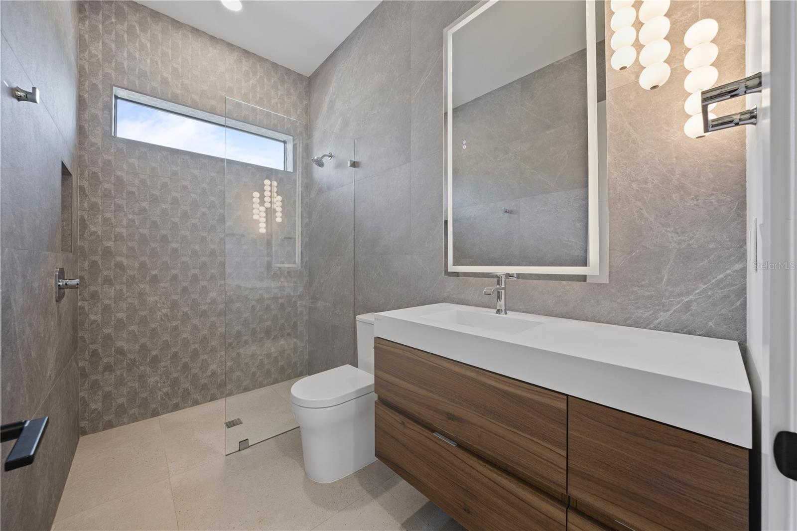 Listing photo id 35 for 7821 3rd Avenue S