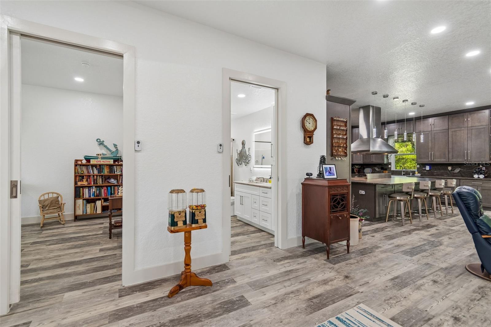 Image 17 of 100 For 4300 Cr 673  