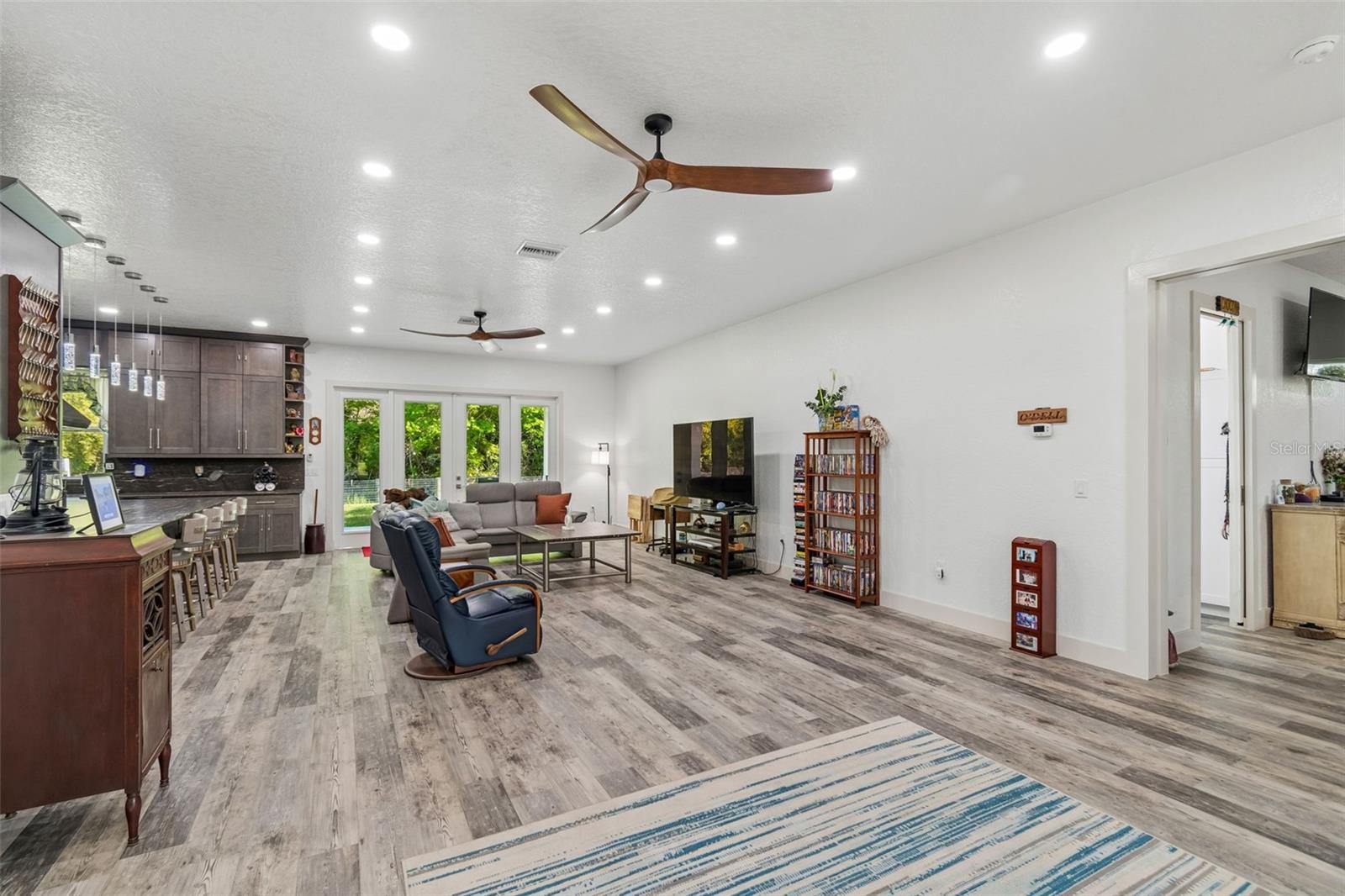 Image 18 of 100 For 4300 Cr 673  