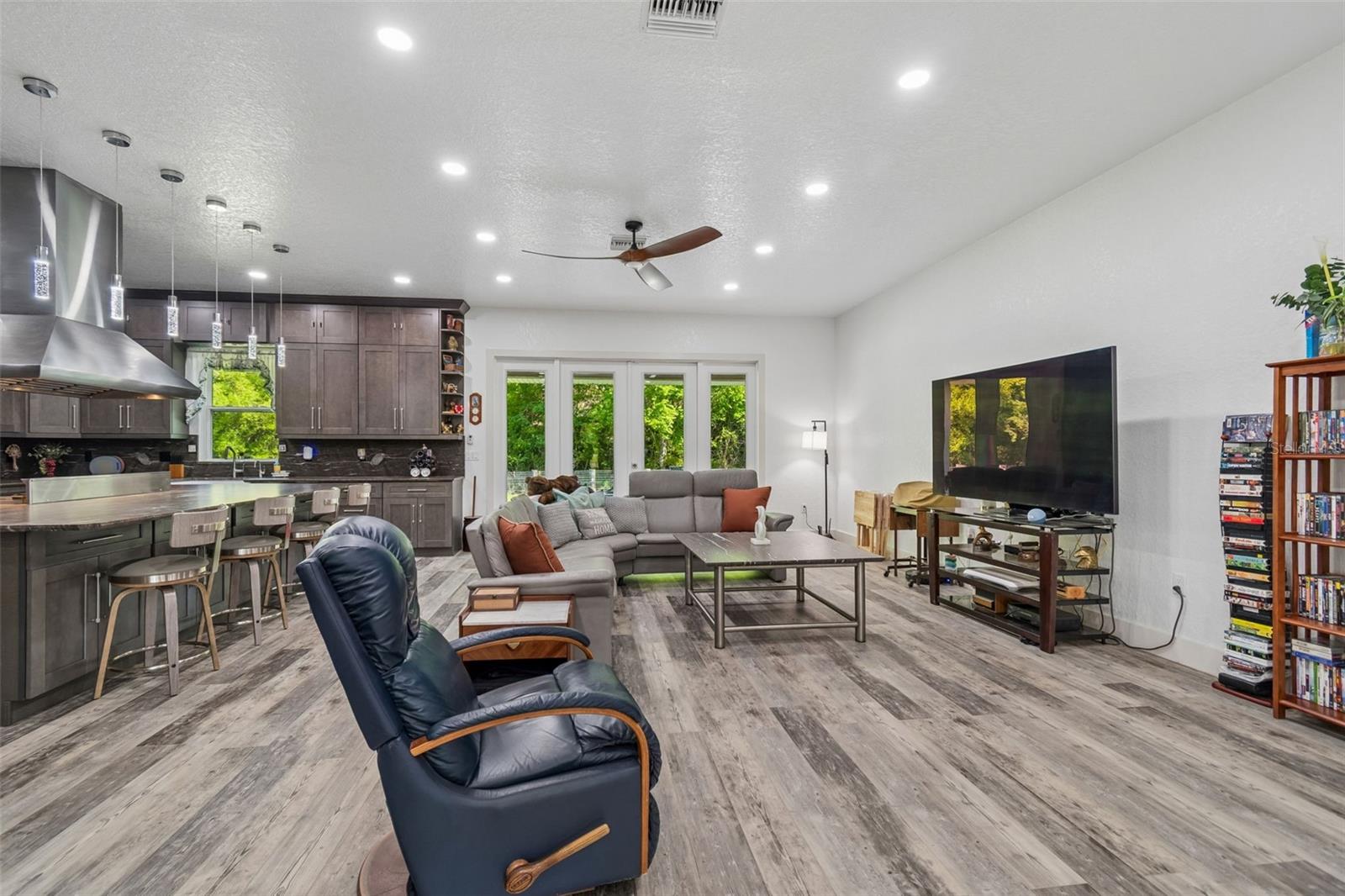 Image 19 of 100 For 4300 Cr 673  