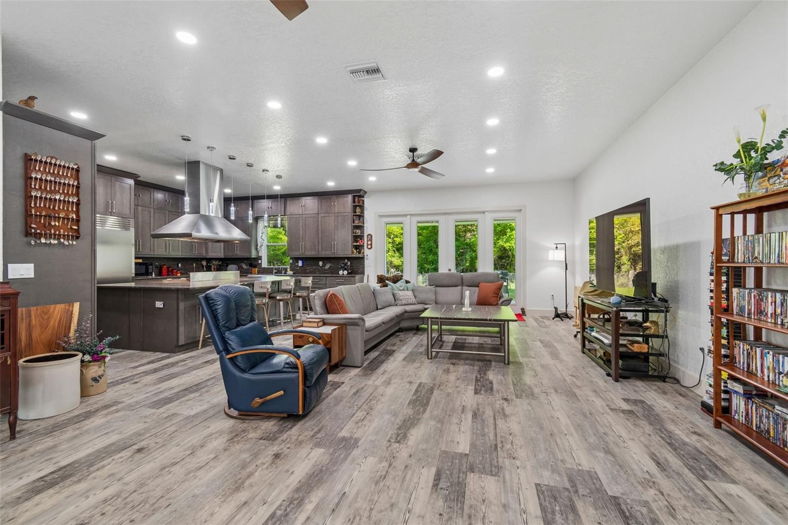 Image 20 of 100 For 4300 Cr 673  