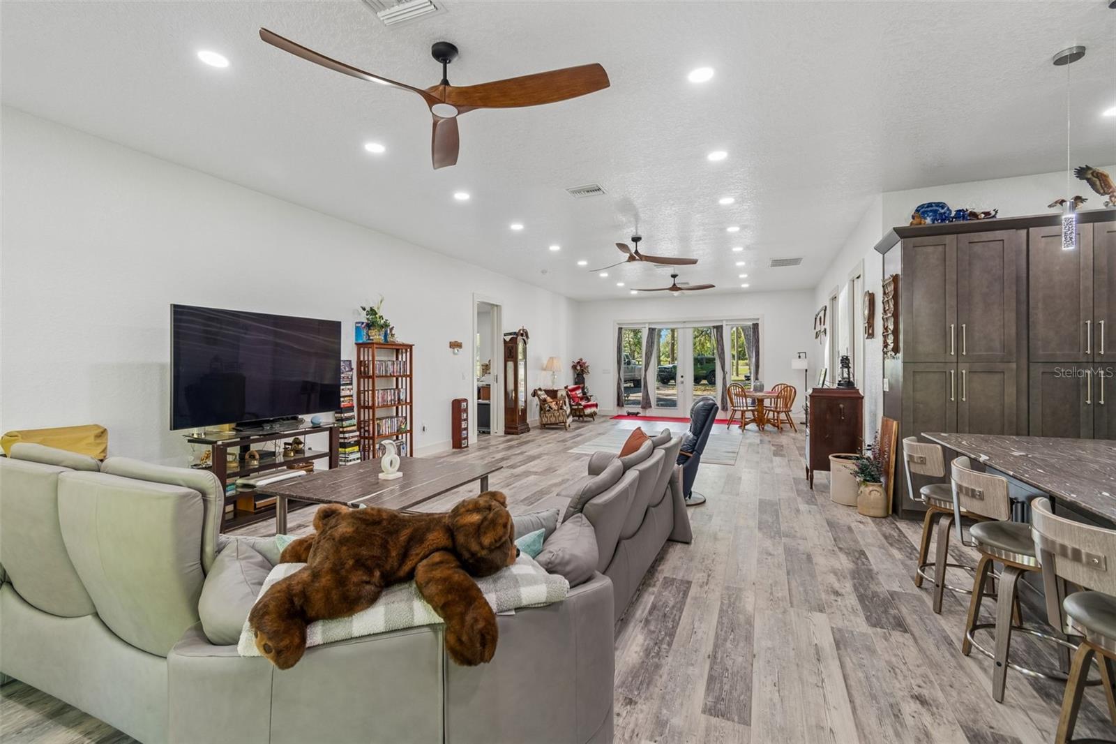 Image 24 of 100 For 4300 Cr 673  