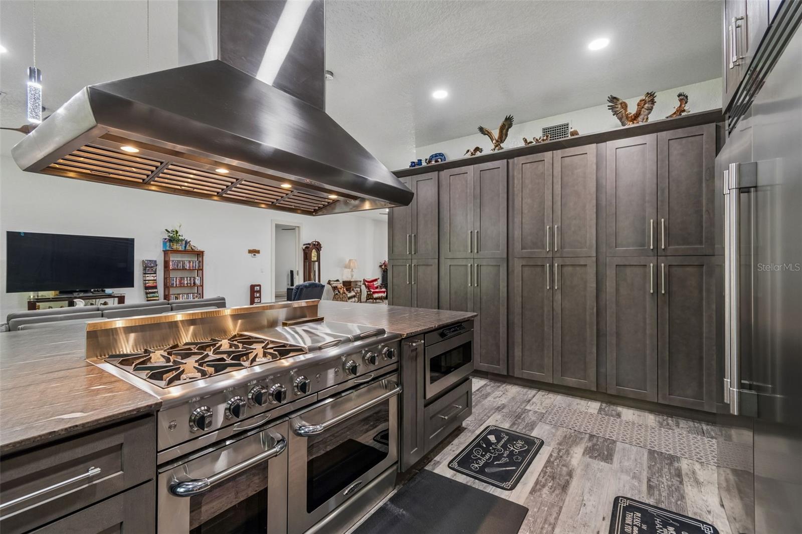 Image 33 of 100 For 4300 Cr 673  