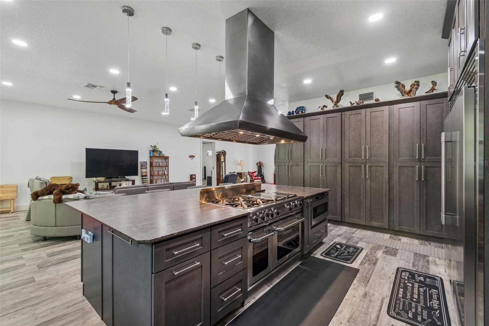 Image 36 of 100 For 4300 Cr 673  