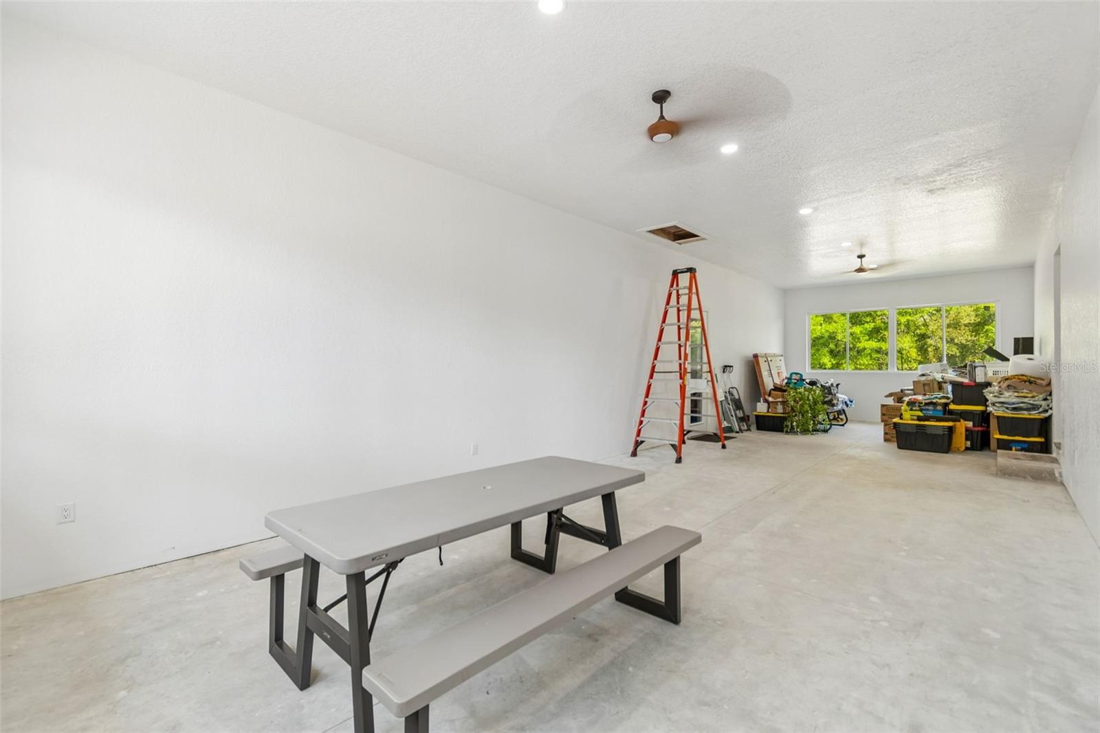 Image 38 of 100 For 4300 Cr 673  