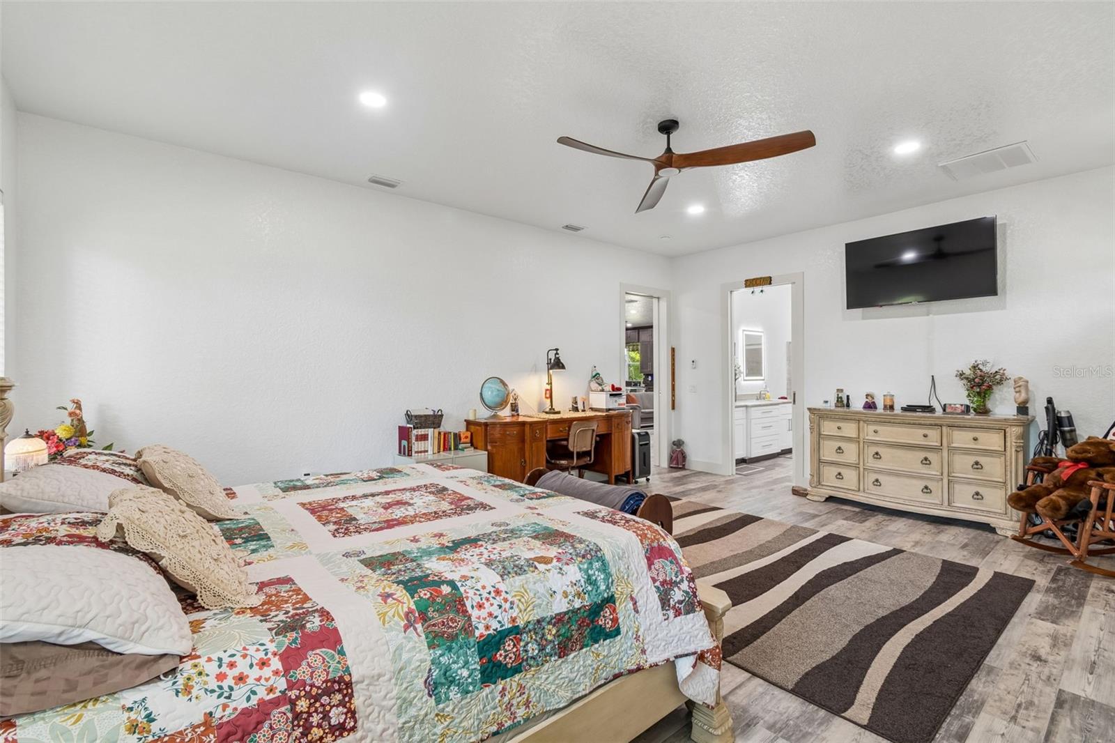 Image 46 of 100 For 4300 Cr 673  