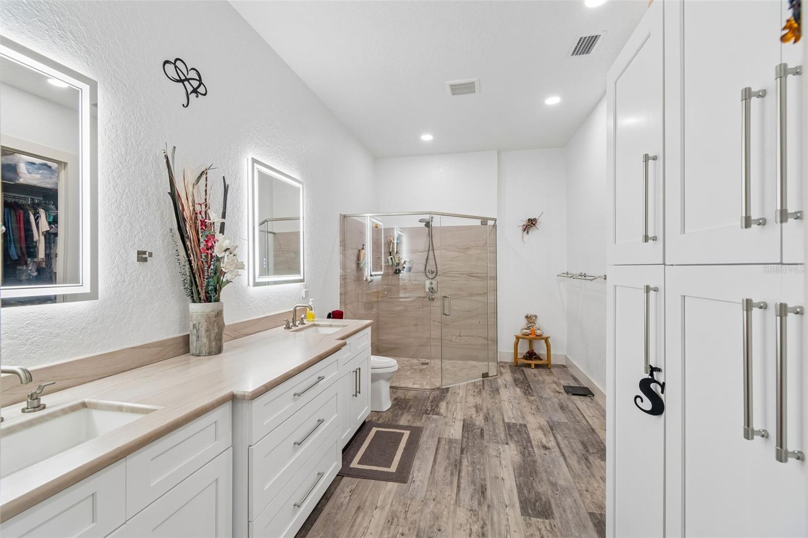 Image 48 of 100 For 4300 Cr 673  