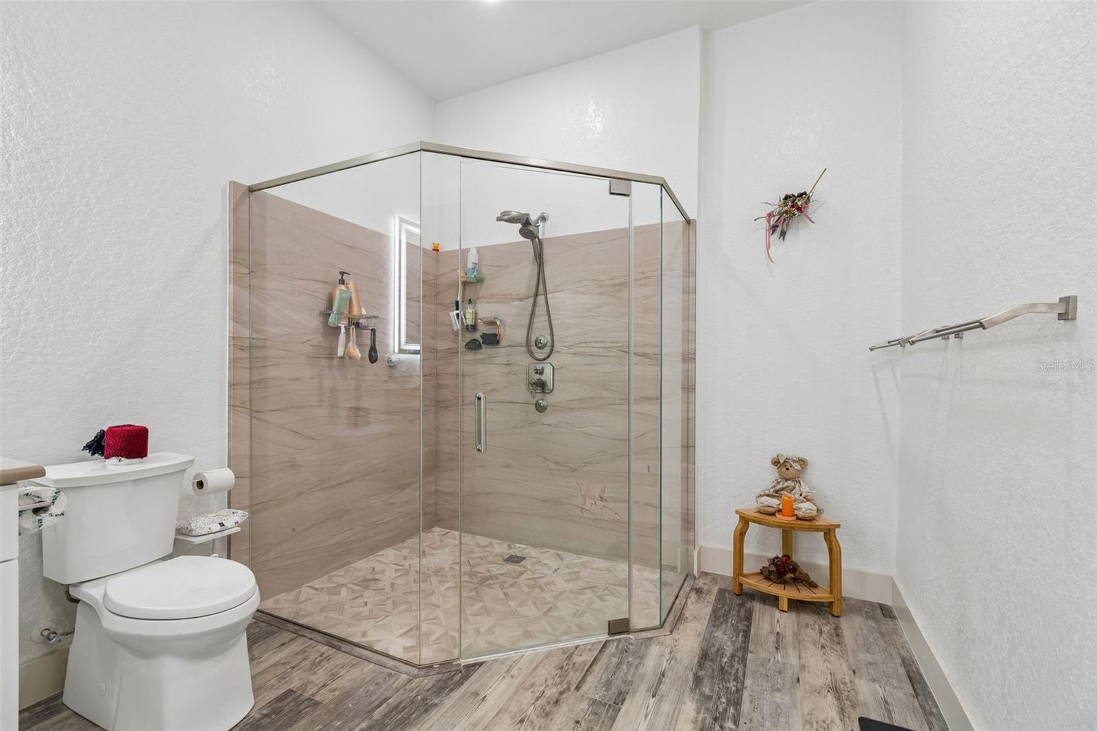 Image 51 of 100 For 4300 Cr 673  