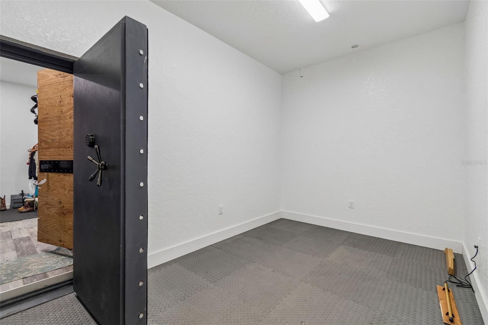 Image 56 of 100 For 4300 Cr 673  