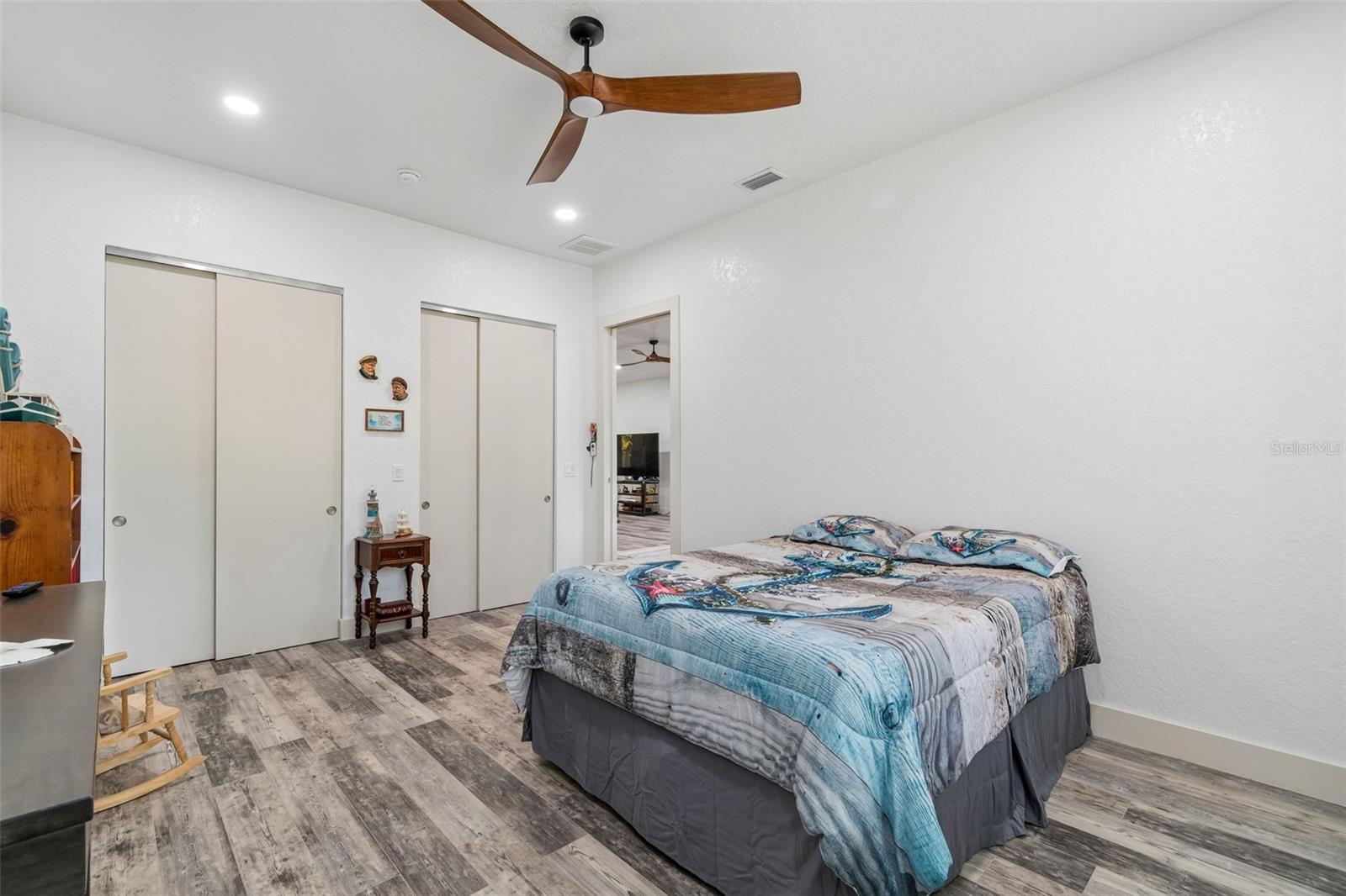 Image 61 of 100 For 4300 Cr 673  