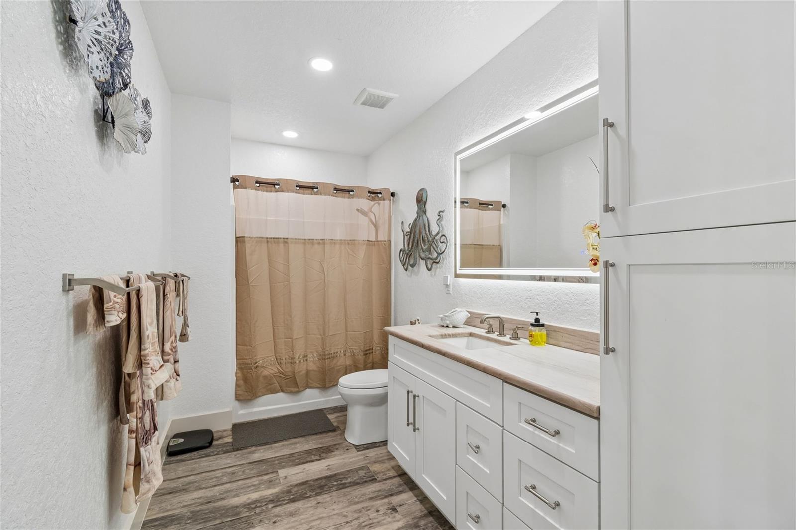 Image 62 of 100 For 4300 Cr 673  