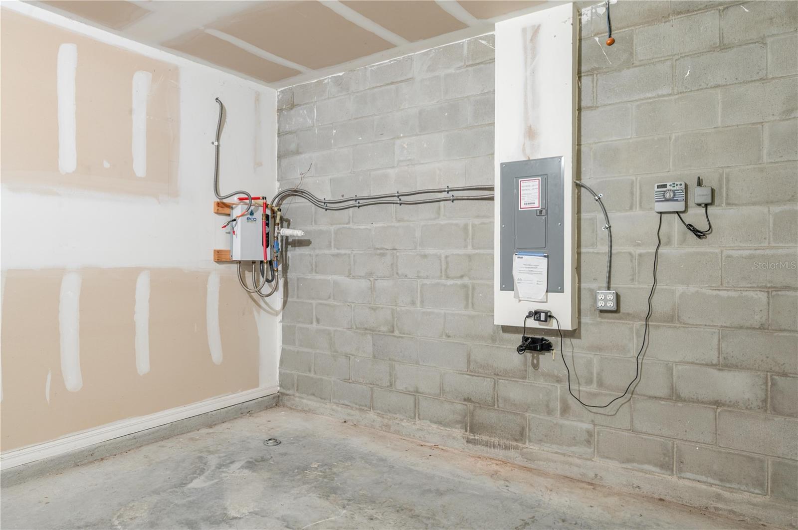 Image 23 of 30 For 6121 Forest Ridge Way