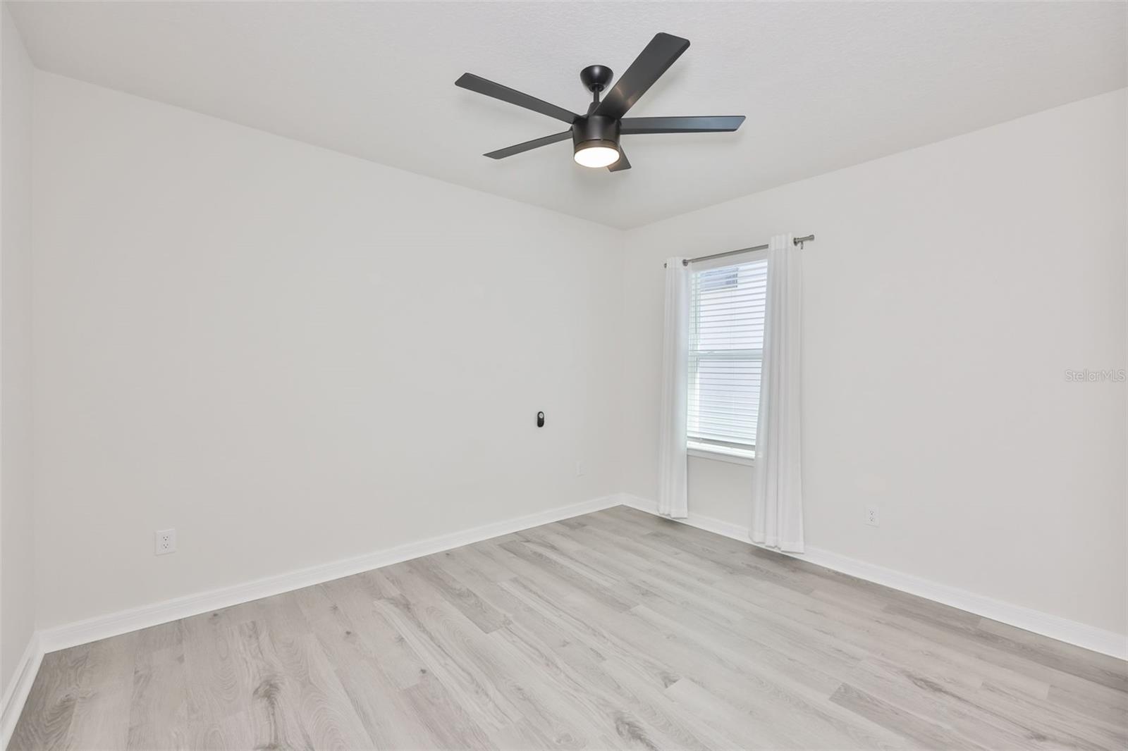 Image 11 of 47 For 1002 Tidal Rock Avenue