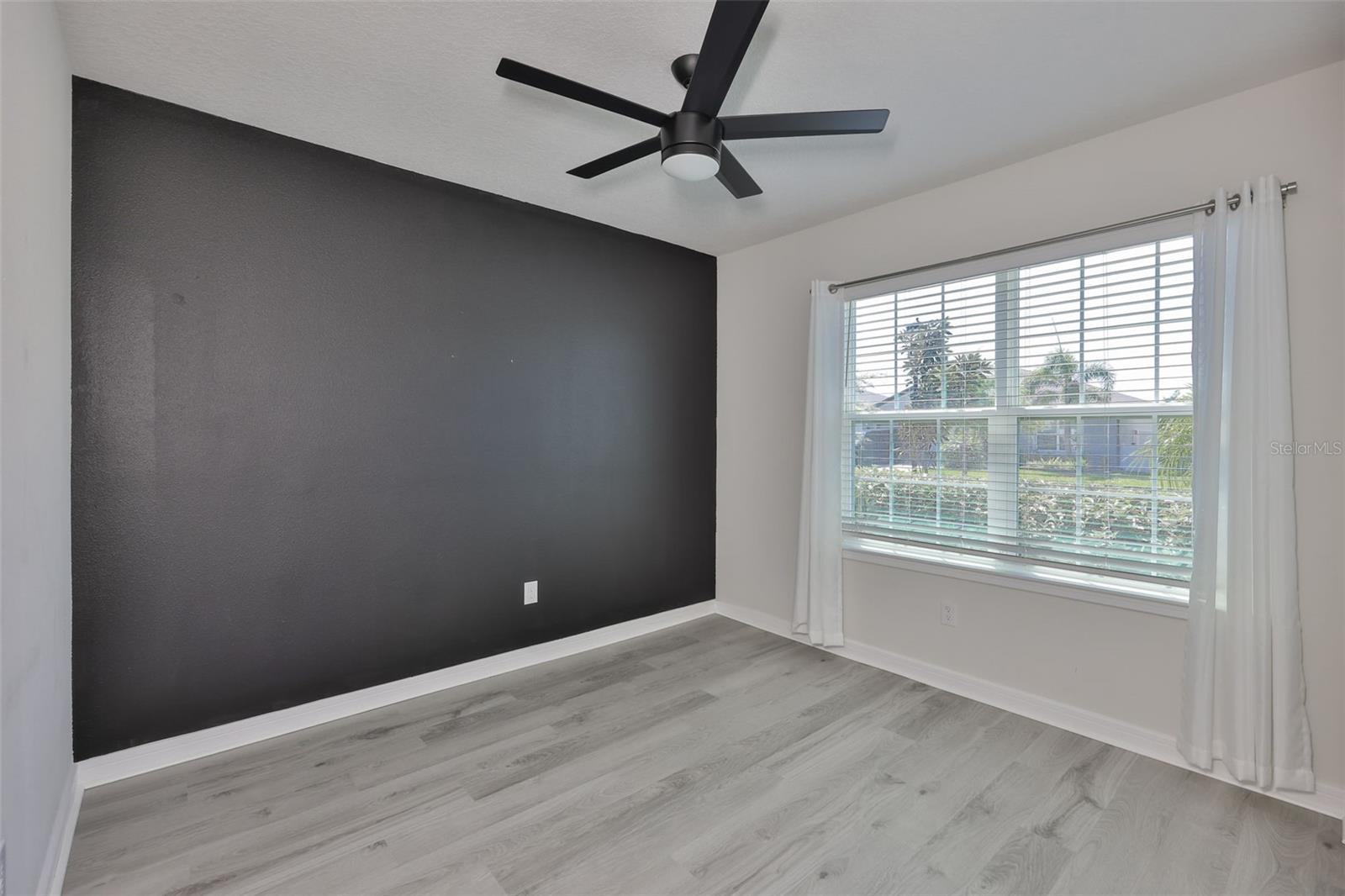 Image 9 of 47 For 1002 Tidal Rock Avenue