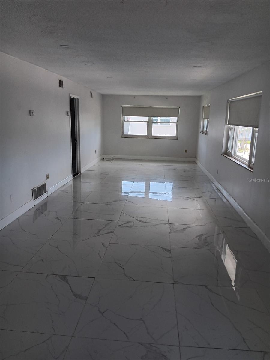 Listing photo id 0 for 5287 81 St Street N 26