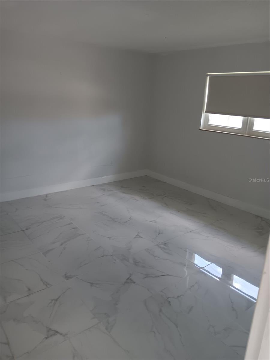 Listing photo id 1 for 5287 81 St Street N 26