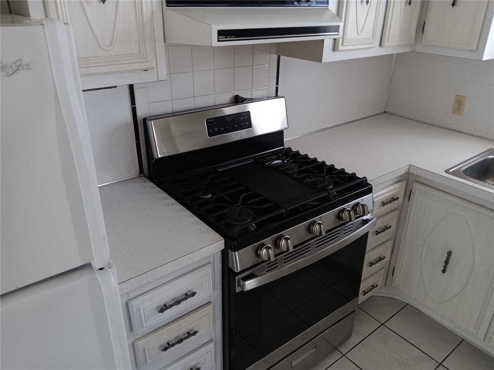 Listing photo id 4 for 5287 81 St Street N 26