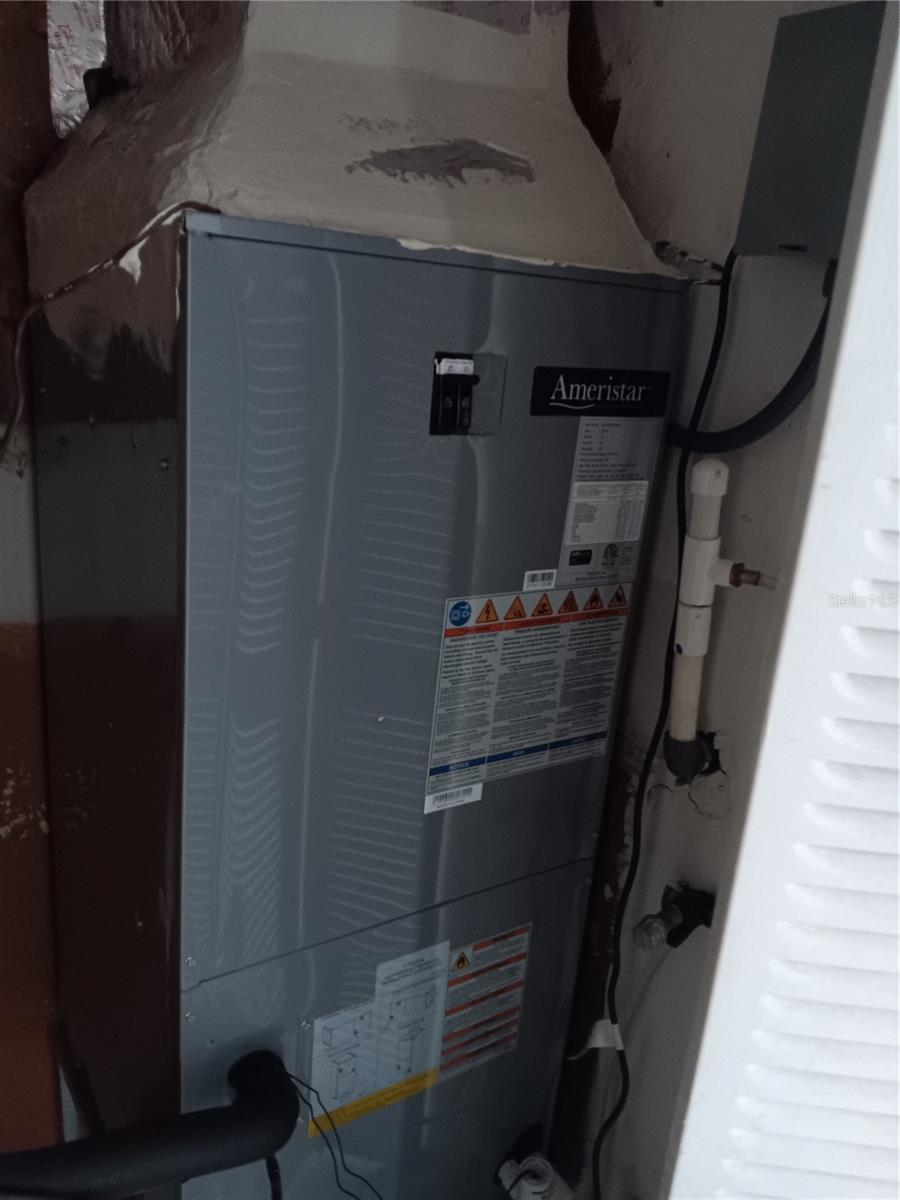 Listing photo id 7 for 5287 81 St Street N 26