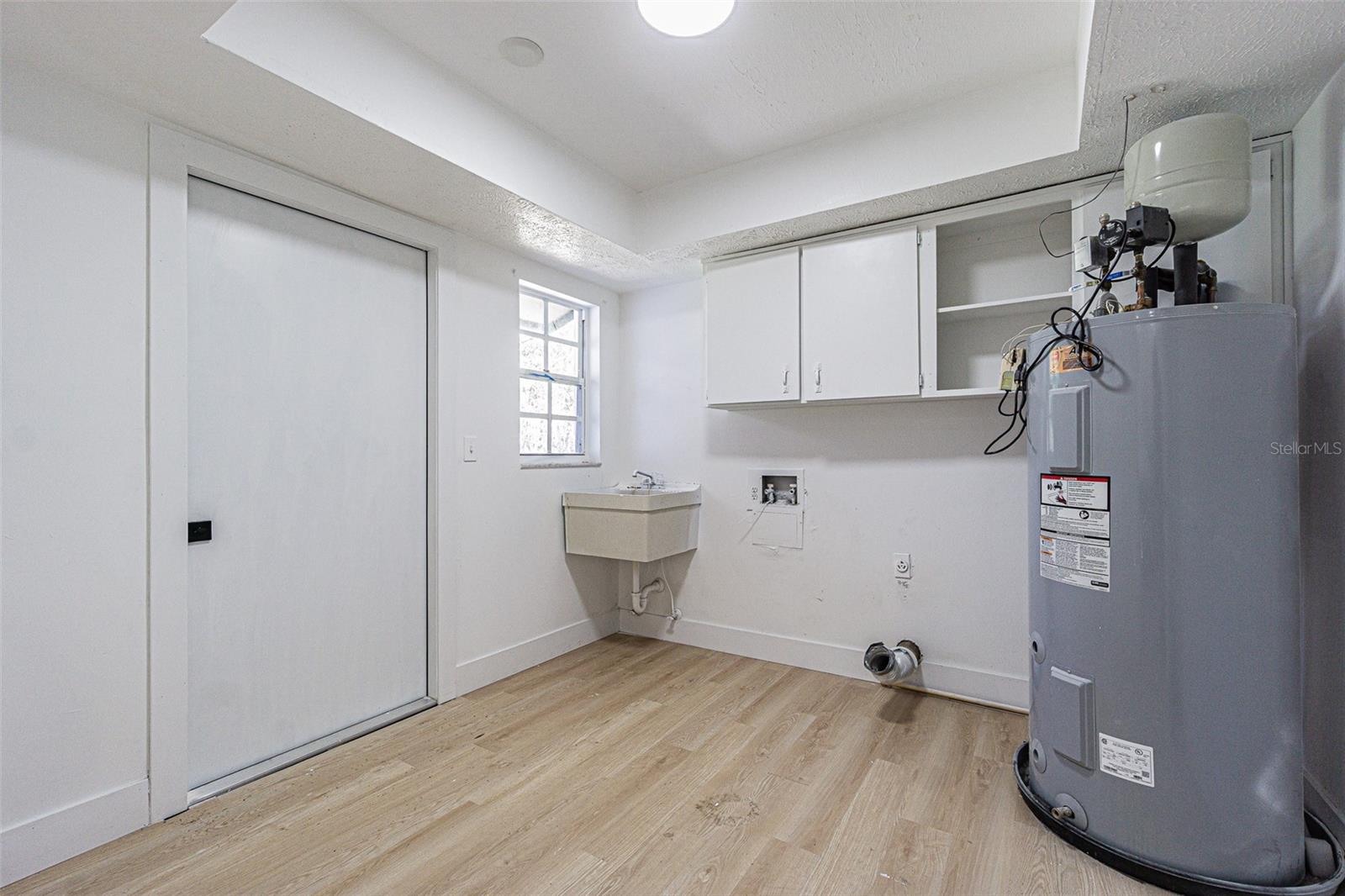 Image 23 of 45 For 8807 Overlook Drive