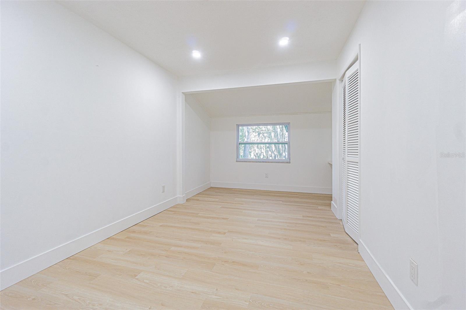 Image 30 of 45 For 8807 Overlook Drive