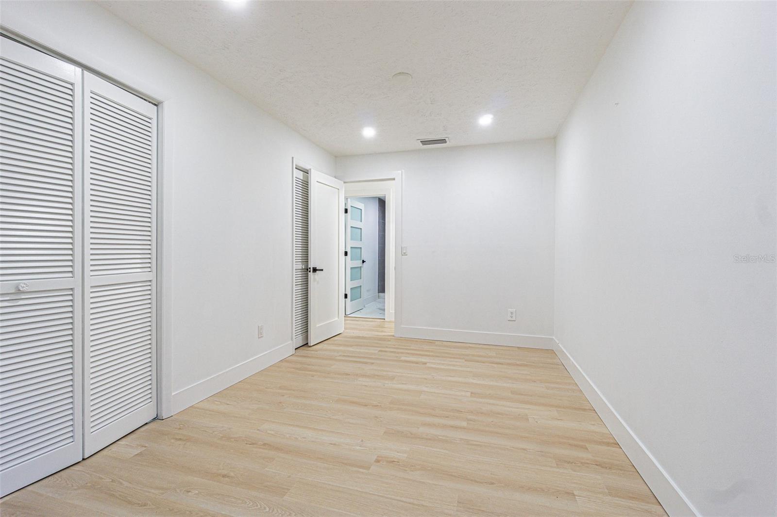 Image 32 of 45 For 8807 Overlook Drive