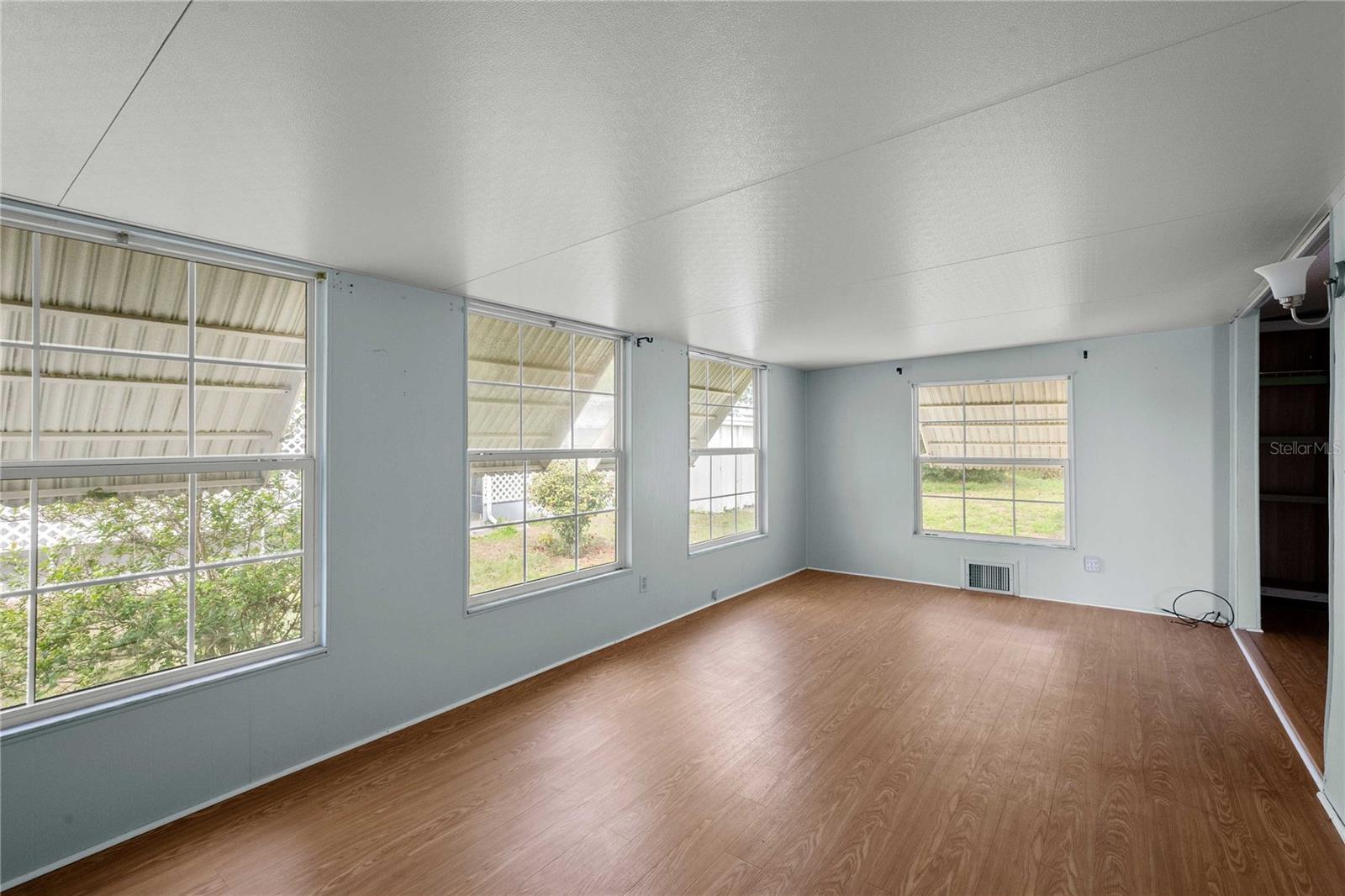 Image 6 of 31 For 36941 Beth Ave