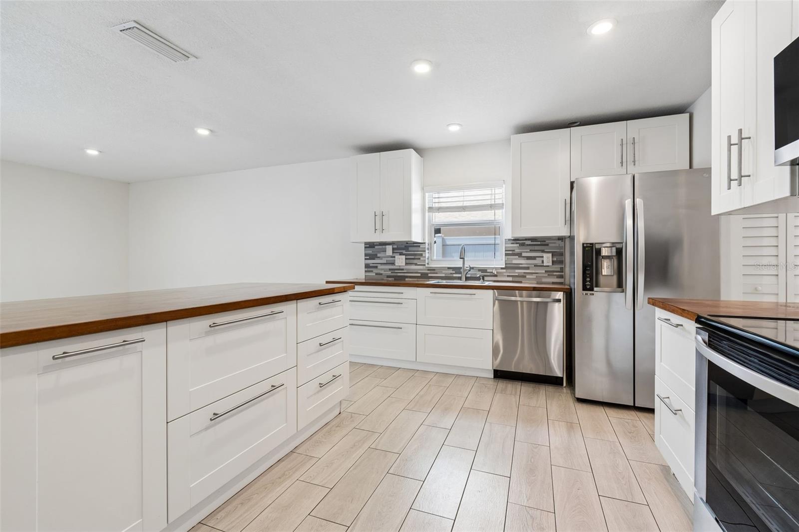 Image 14 of 61 For 4710 Southbreeze Drive