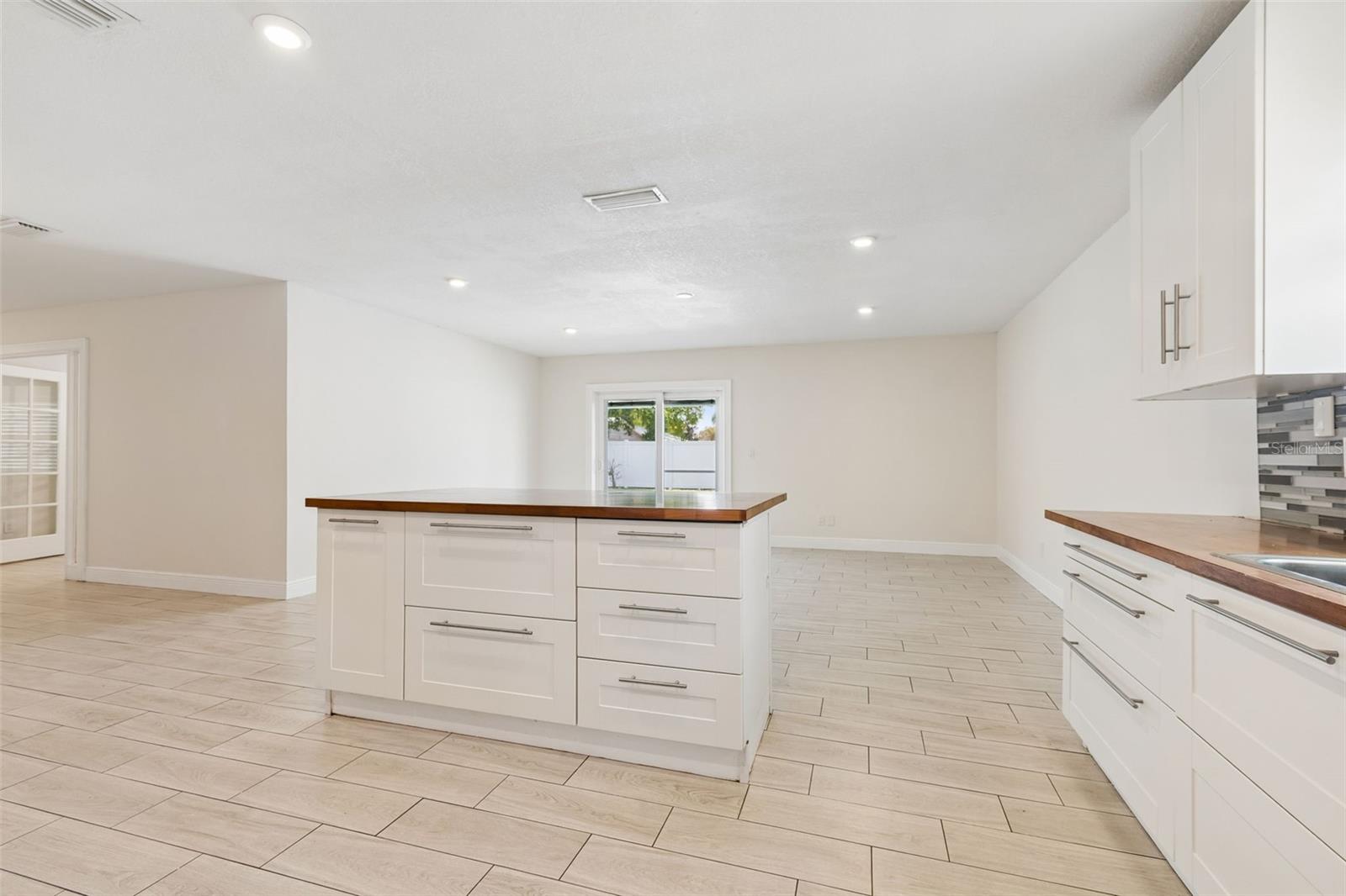 Image 16 of 61 For 4710 Southbreeze Drive