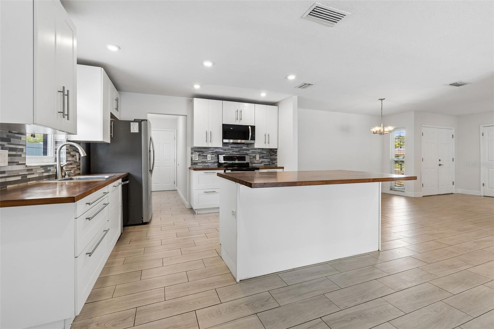 Image 18 of 61 For 4710 Southbreeze Drive