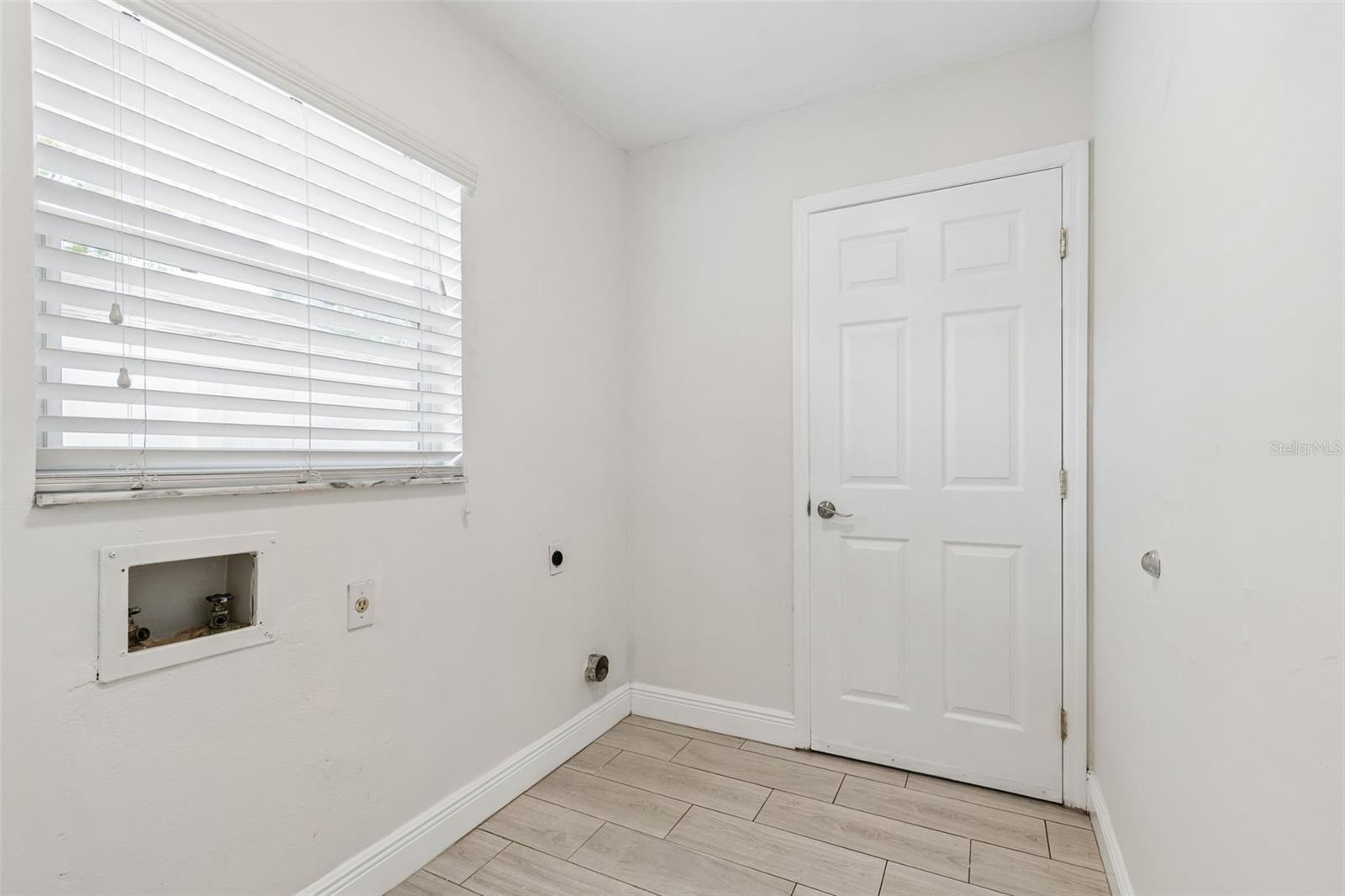 Image 23 of 61 For 4710 Southbreeze Drive