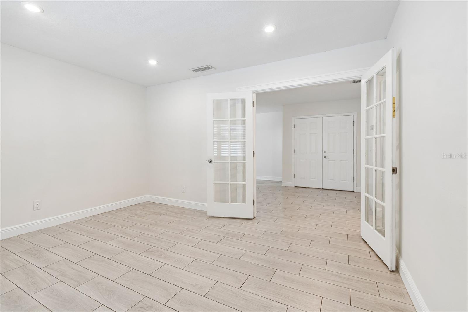 Image 27 of 61 For 4710 Southbreeze Drive