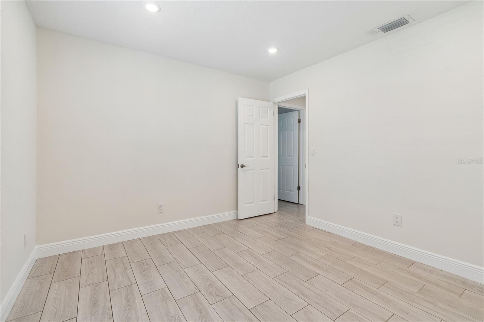 Image 38 of 61 For 4710 Southbreeze Drive