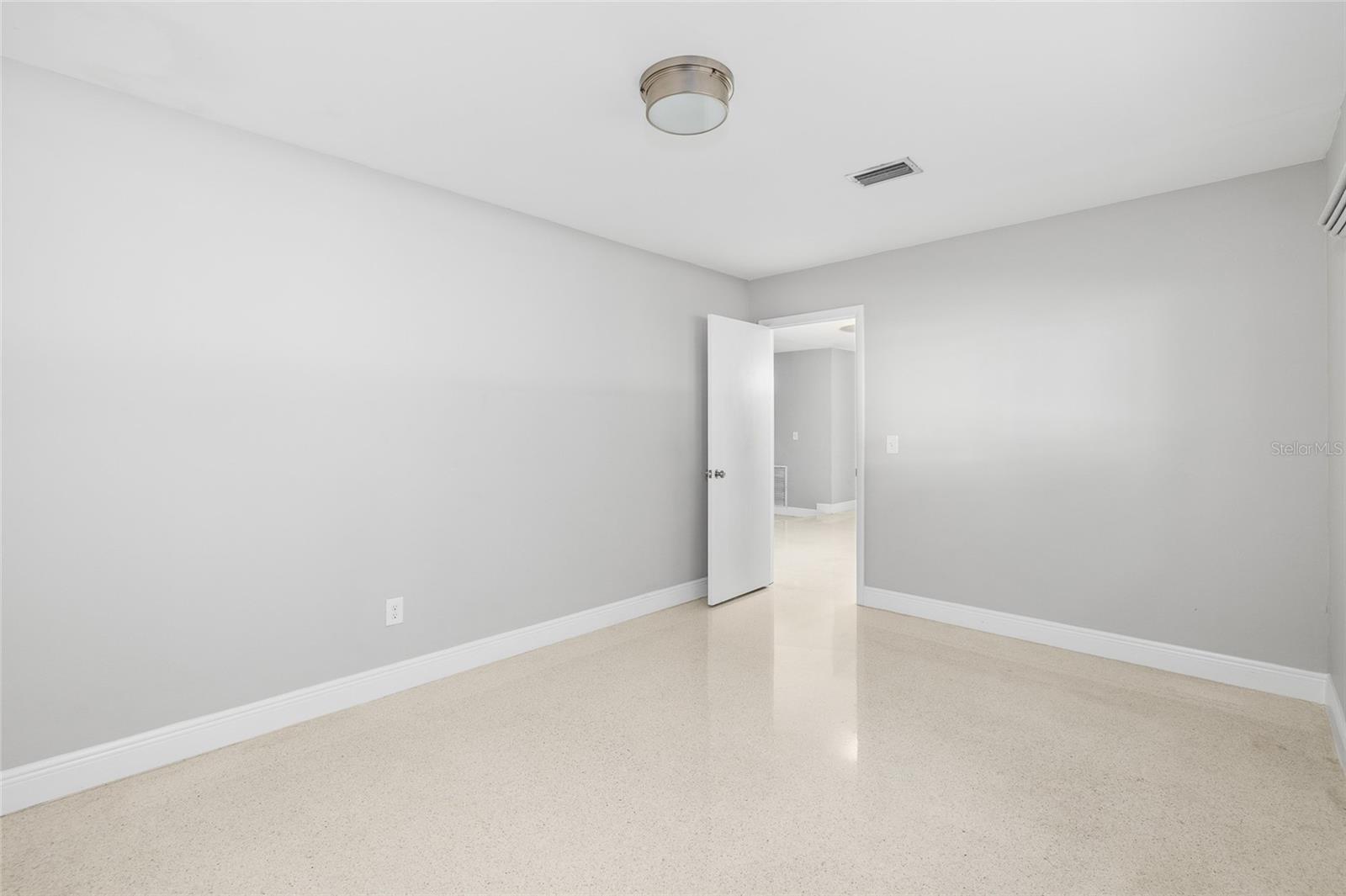 Image 21 of 35 For 505 Alva Street