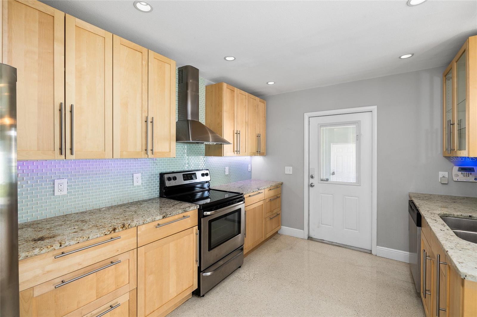 Image 7 of 35 For 505 Alva Street