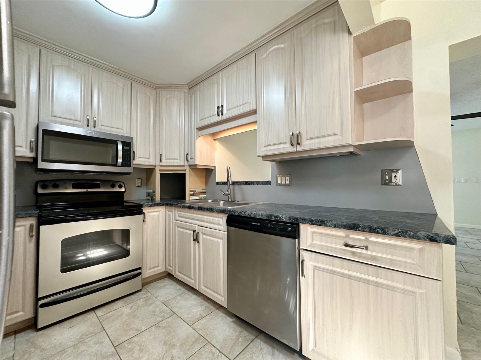 Image 6 of 26 For 9099 108th Avenue