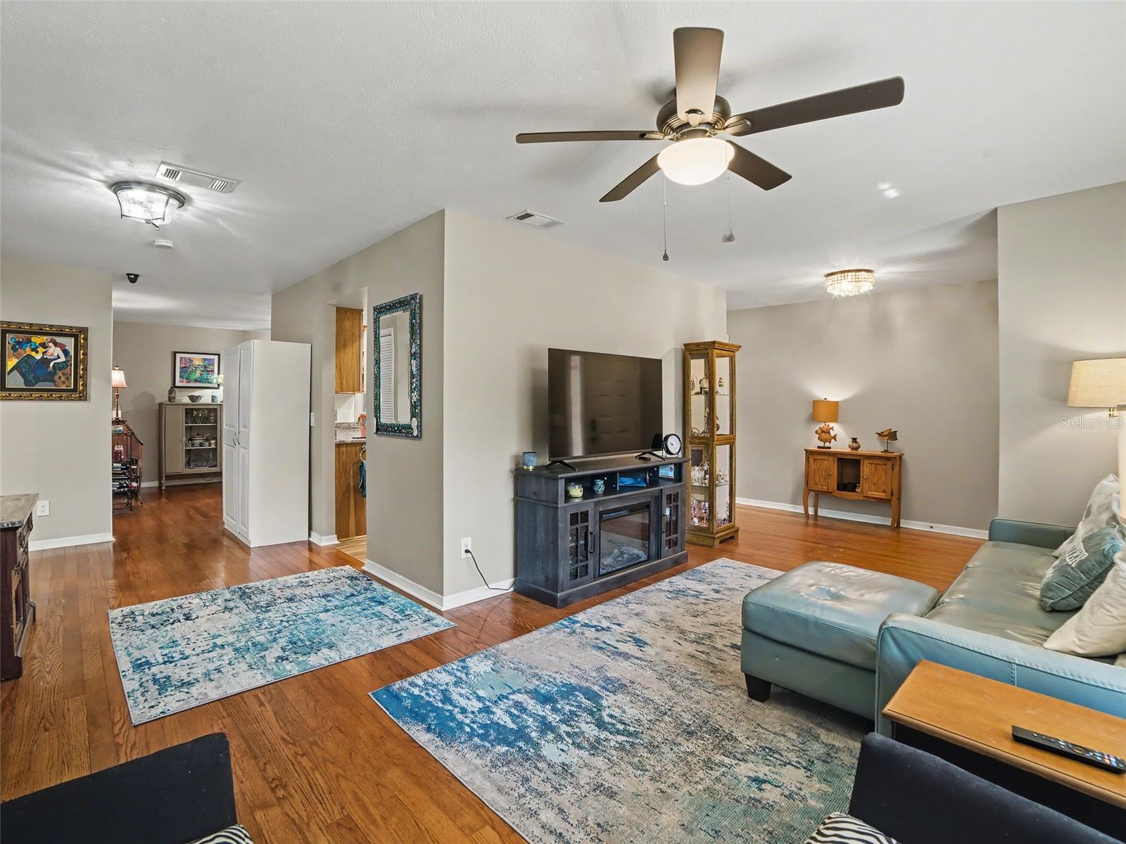 Image 8 of 35 For 5213 Lantana Street