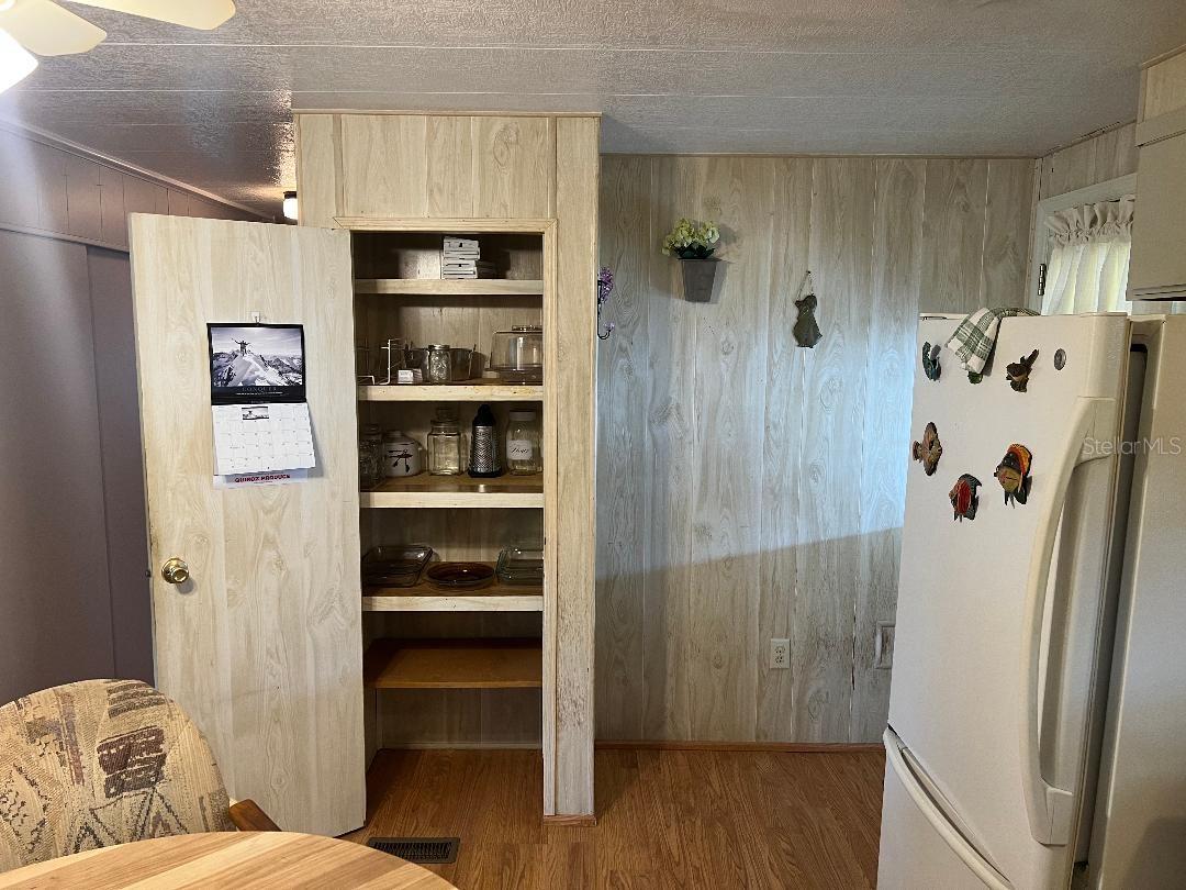 Listing photo id 8 for 6902 Orlo Drive