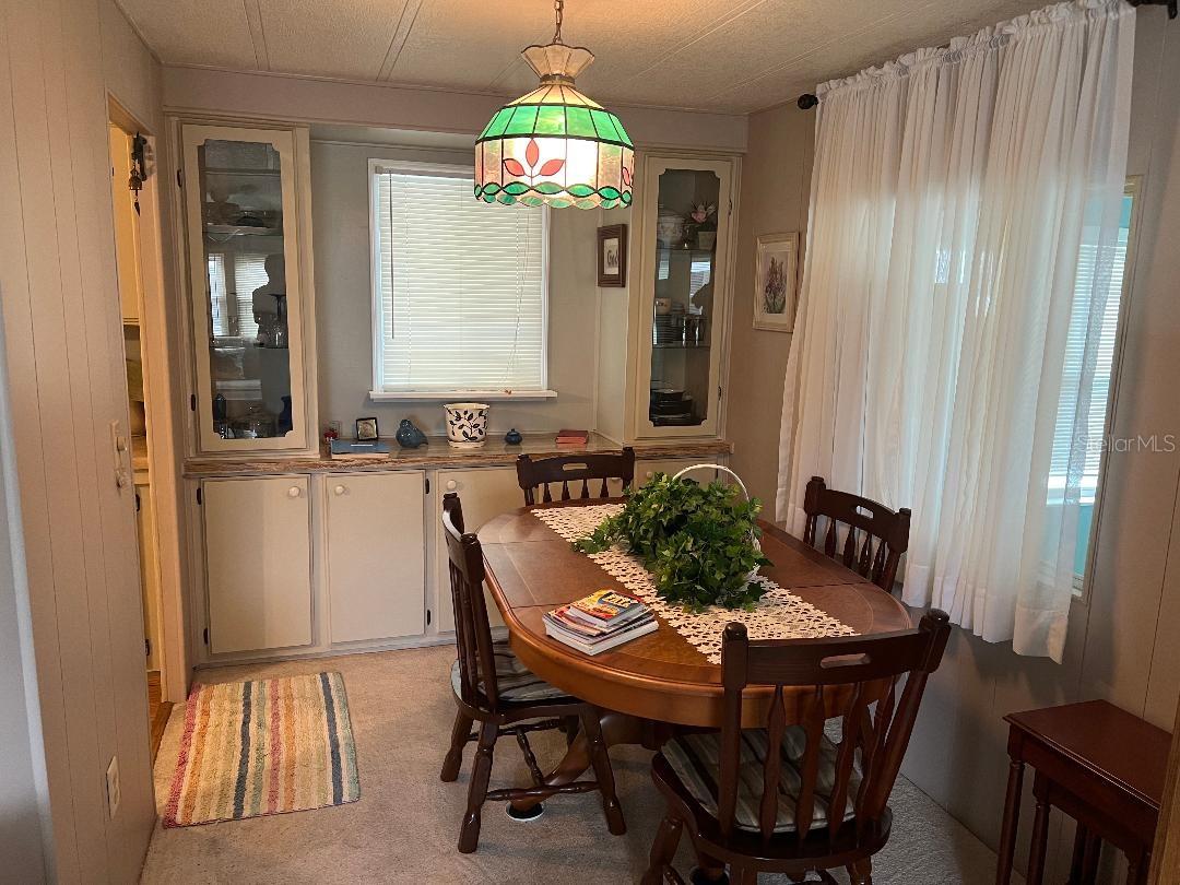 Listing photo id 10 for 6902 Orlo Drive