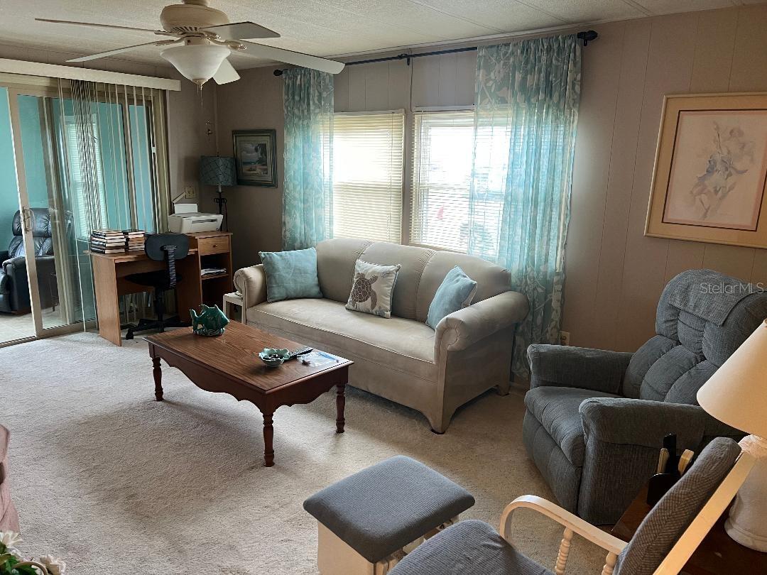 Listing photo id 11 for 6902 Orlo Drive