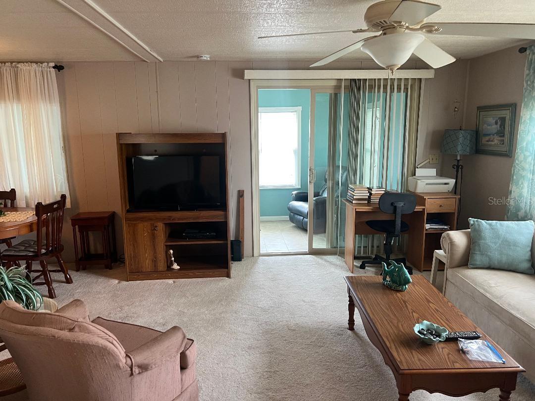 Listing photo id 14 for 6902 Orlo Drive