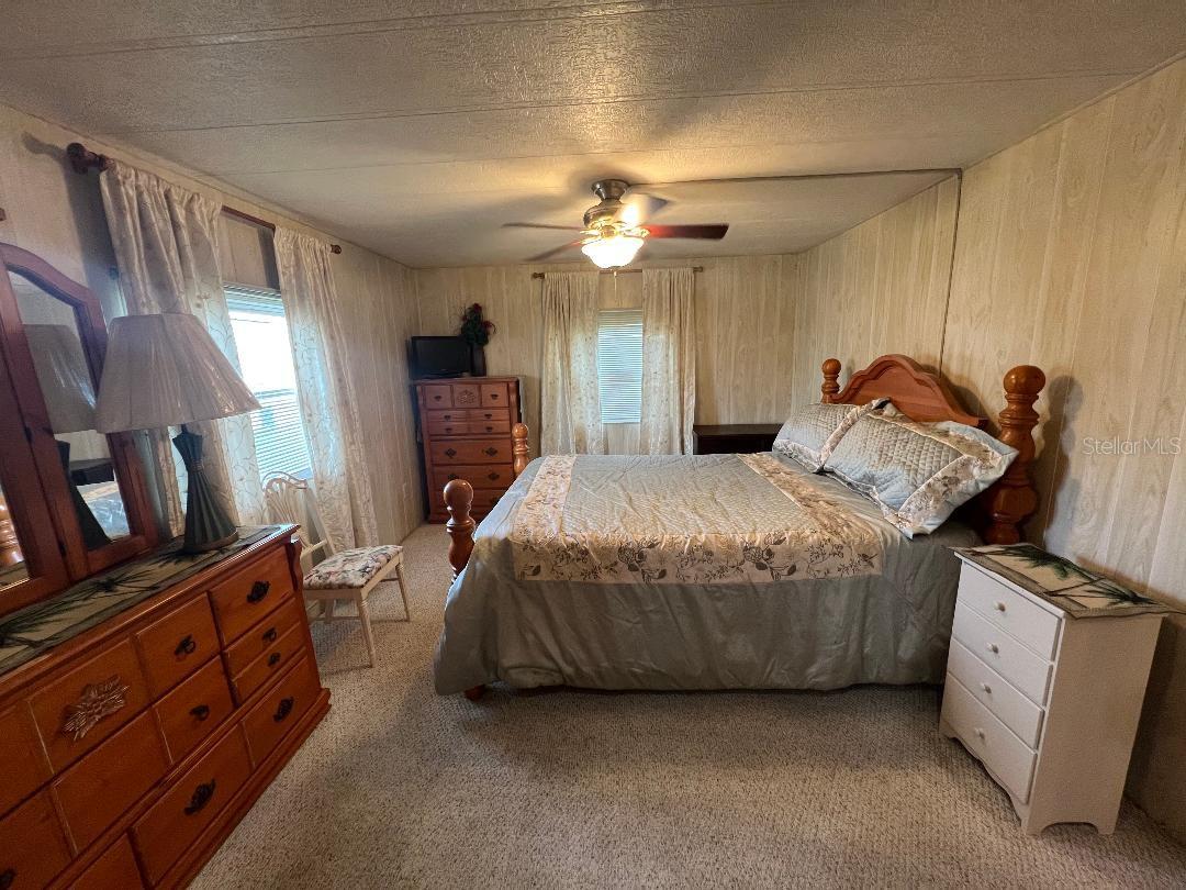 Listing photo id 15 for 6902 Orlo Drive