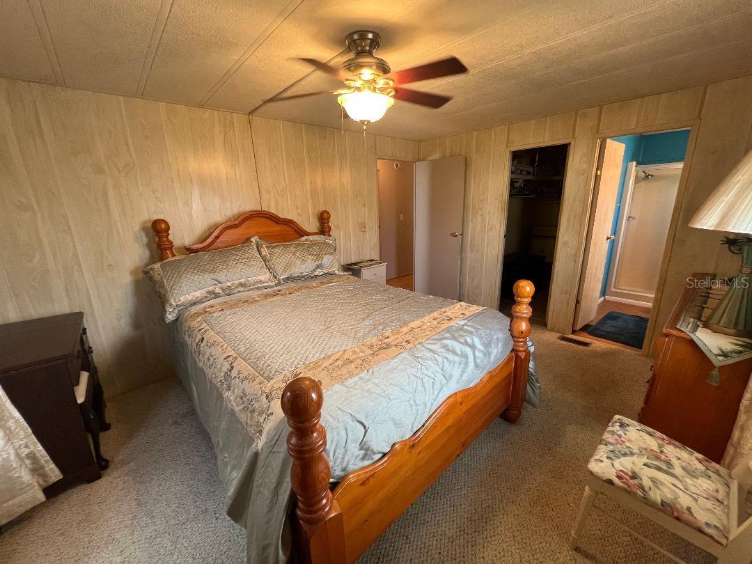 Listing photo id 16 for 6902 Orlo Drive