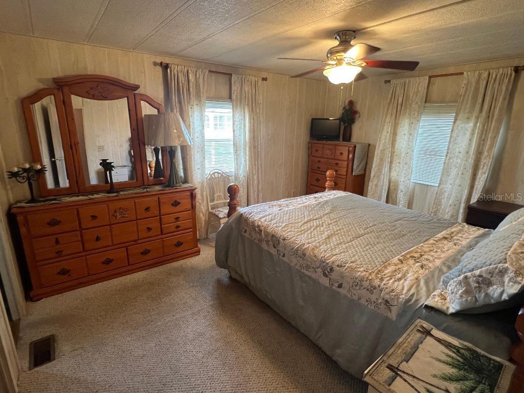 Listing photo id 17 for 6902 Orlo Drive