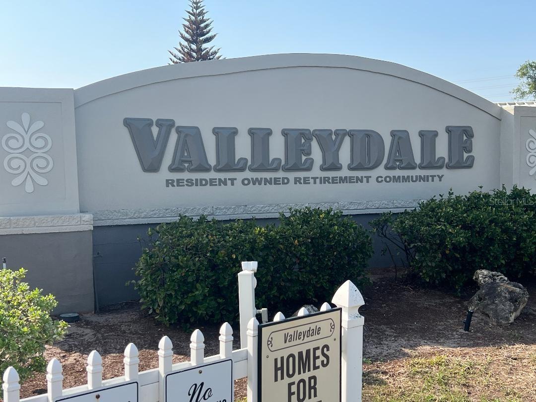 Listing photo id 0 for 6902 Orlo Drive