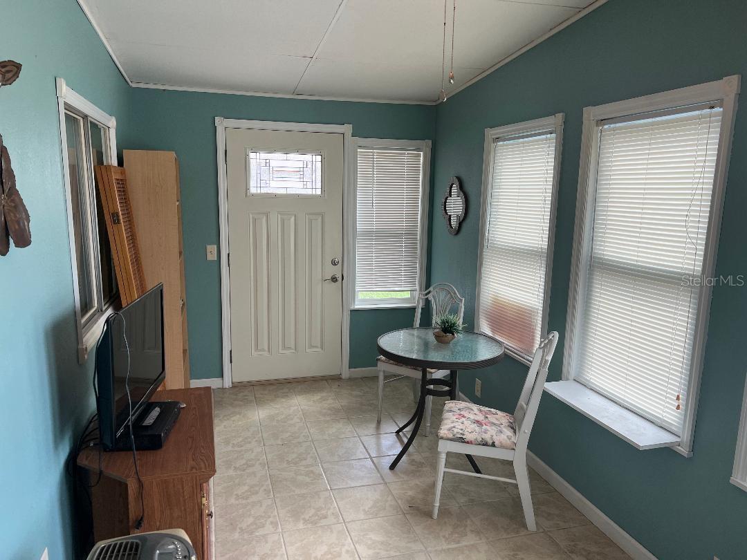 Listing photo id 24 for 6902 Orlo Drive